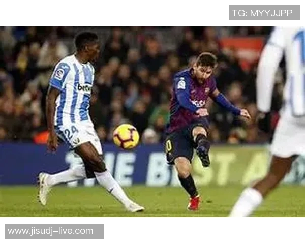 友谊赛精彩回顾：里昂战胜巴萨乌龙球成焦点引发热议