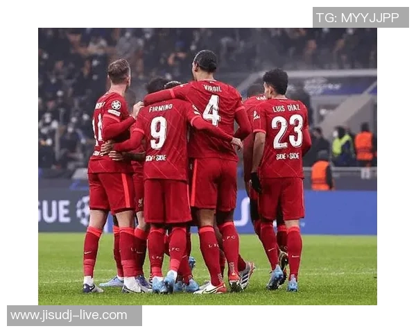 中超激战拜仁与波尔图握手言和红牌事件引发全场热议与转会猜想 中超激战拜仁与波尔图握手言和红牌事件引发全场热议与转会猜想