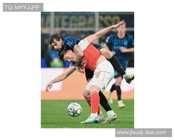 英超精彩对决AC米兰惊险逆转阿森纳四比三十大进球引爆全场热情