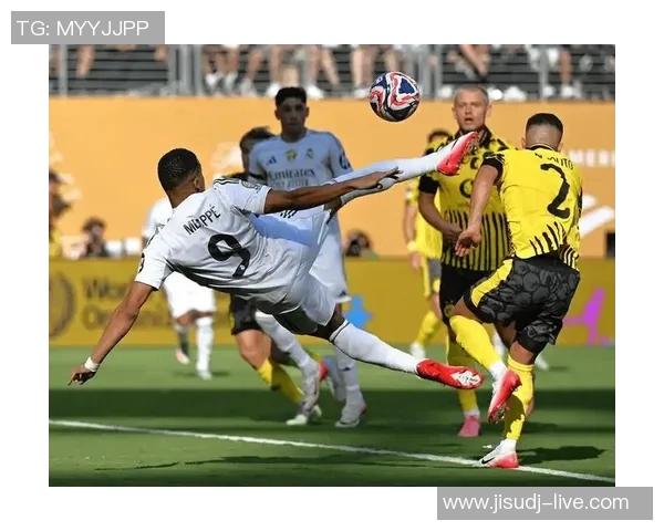 西甲激战:那不勒斯大胜里昂乌龙球引发全场狂欢 西甲激战:那不勒斯大胜里昂乌龙球引发全场狂欢