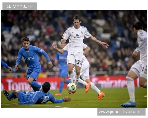 中超激战巴黎圣日耳曼逆转本菲卡四比三全场沸腾瞬间回顾