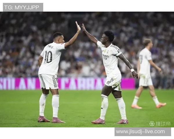 国米友谊赛大胜皇马五球狂潮引发全场欢呼与惊叹