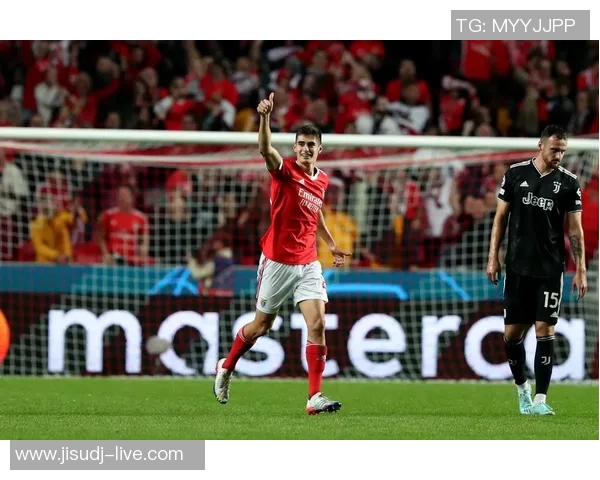 欧冠激战：AC米兰与本菲卡0比0平局乌龙球引发全场热议