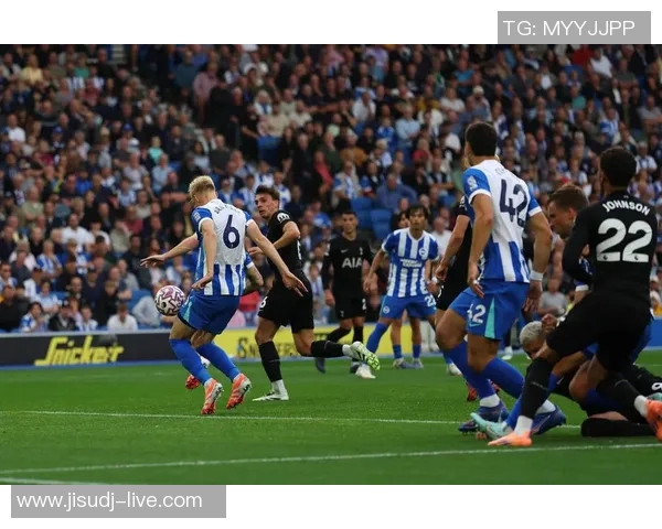 英超焦点战切尔西小胜巴萨红牌争议引发全场热议与数据分析 英超焦点战切尔西小胜巴萨红牌争议引发全场热议与数据分析