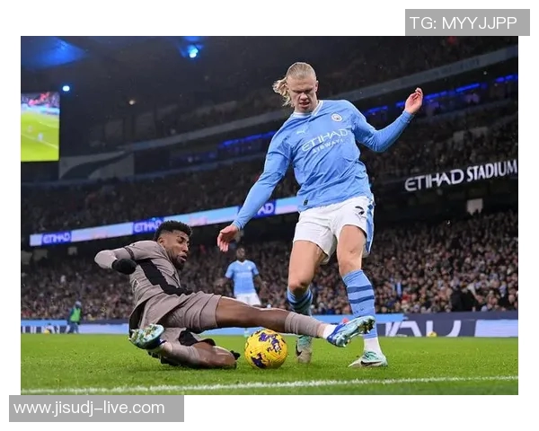 热刺与切尔西友谊赛激战四三神扑时刻引发争议判罚全场沸腾 热刺与切尔西友谊赛激战四三神扑时刻引发争议判罚全场沸腾