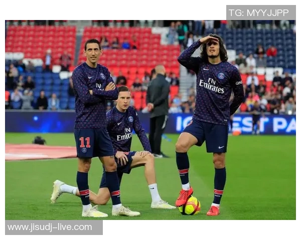 友谊赛精彩对决巴黎圣日耳曼与拜仁战成平局乌龙球成焦点