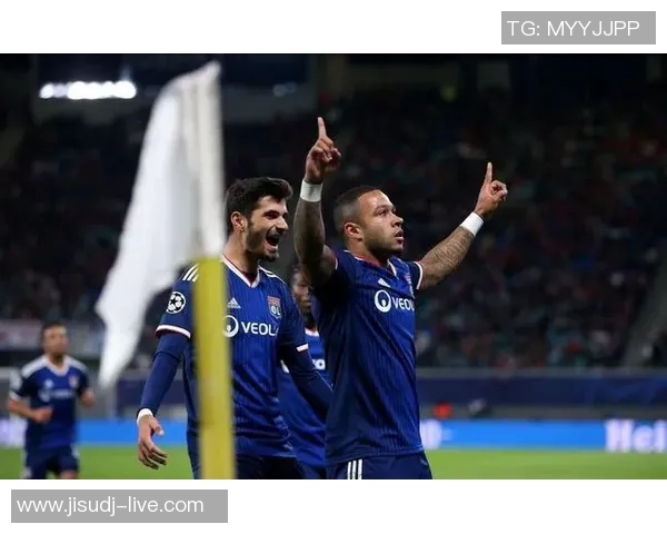 国王杯激战莱比锡险胜里昂红牌争议引发全场热议